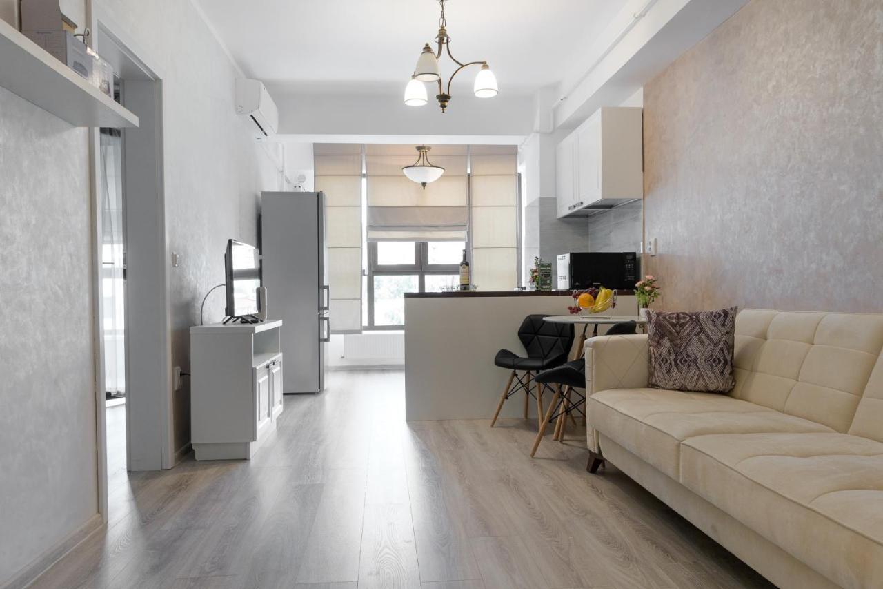Studios & Apartments Palas By Glam Apartments Яш Екстериор снимка