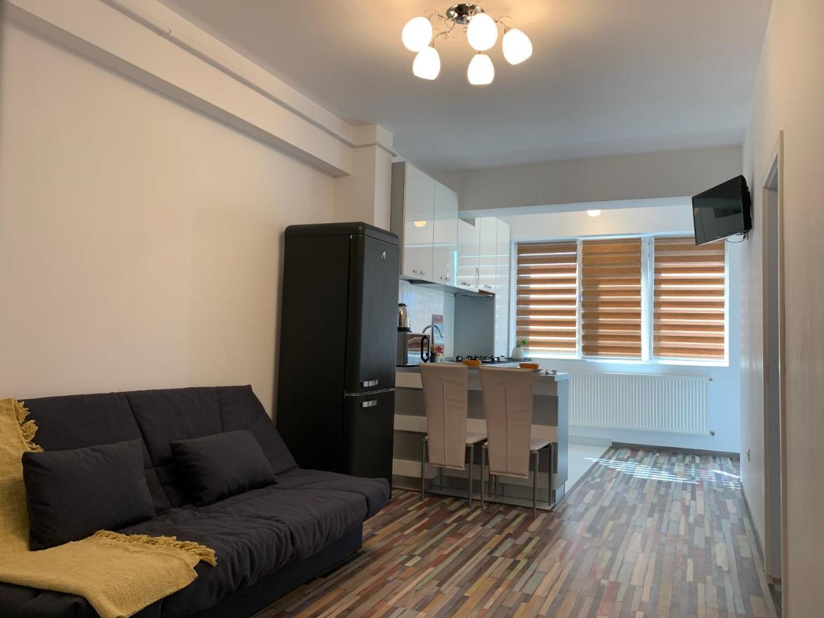 Studios & Apartments Palas By Glam Apartments Яш Екстериор снимка