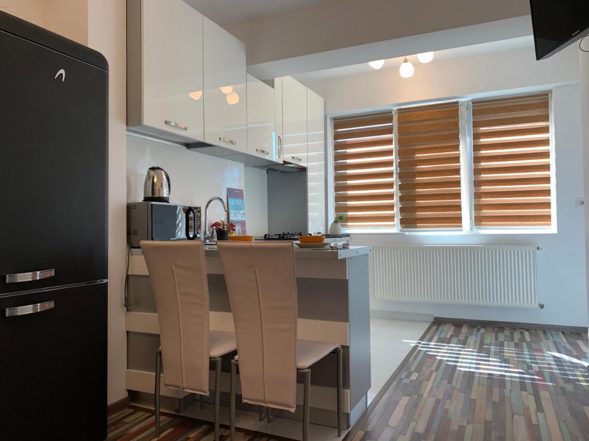 Studios & Apartments Palas By Glam Apartments Яш Екстериор снимка